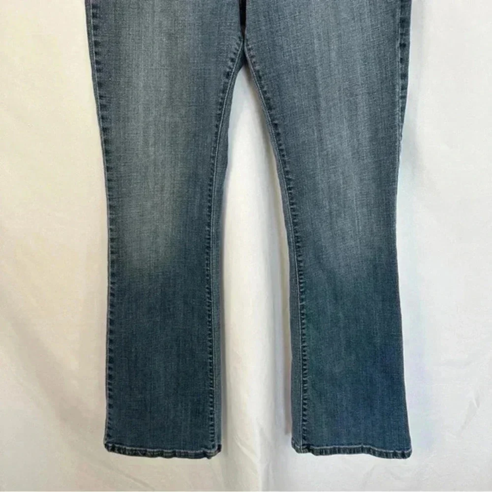Levi's Signature Jeans Modern Bootcut Womens Size 10 Mid Rise Blue Stretch‎